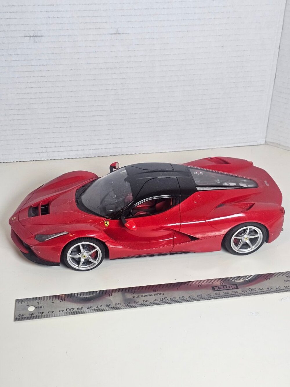 Ferrari LaFerrari Red Diecast Model Car 1:14 Scale